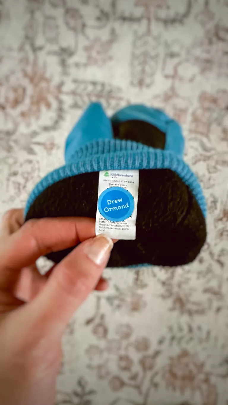 Name Bubbles label tag of kids mitten